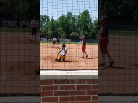 Video of Inside pitch slap to right filed.